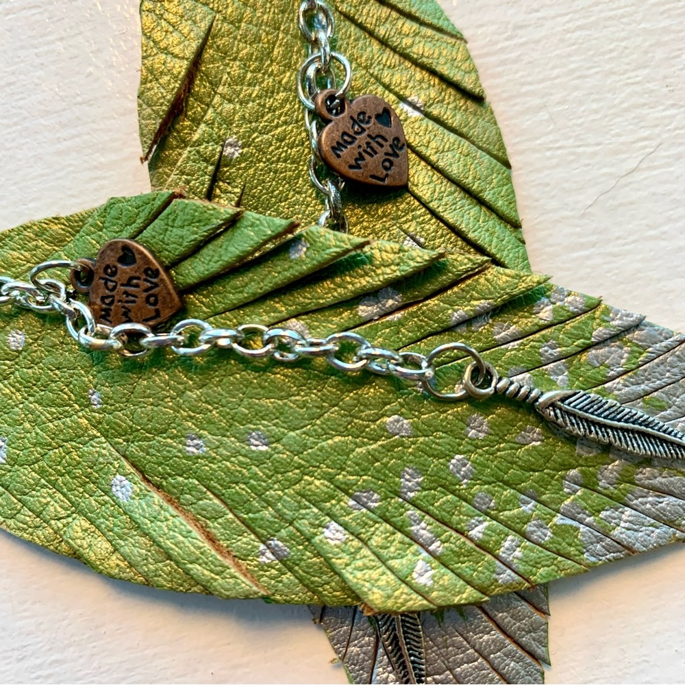 Handmade leather feather earrings 🌴🌺🍀
